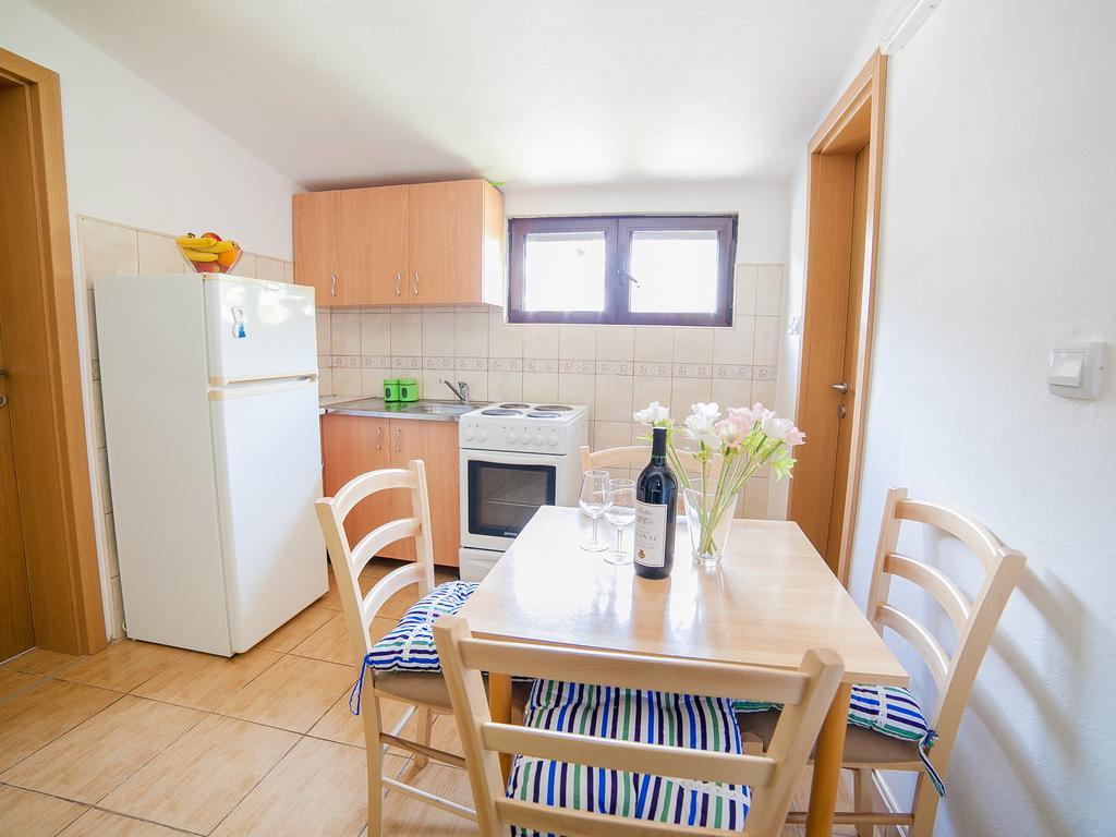 Apartments Viktorija Petrovac Habitación foto